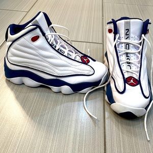 Nike Jordan Pro Strong 2021 boys 4- like New; worn 5x; White/Navy-gym Red